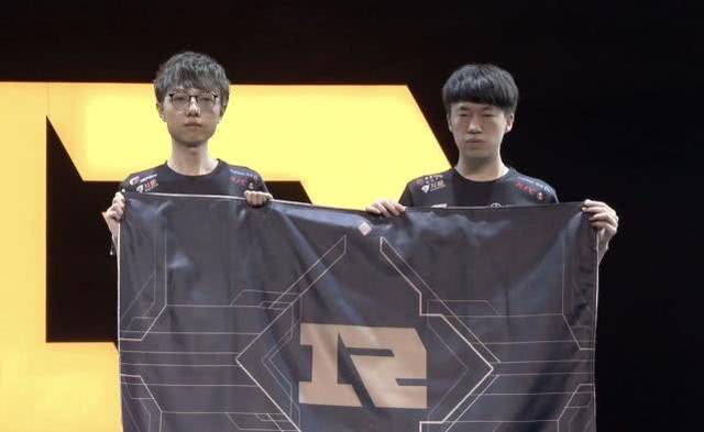 了球迷的兴 了球迷的兴